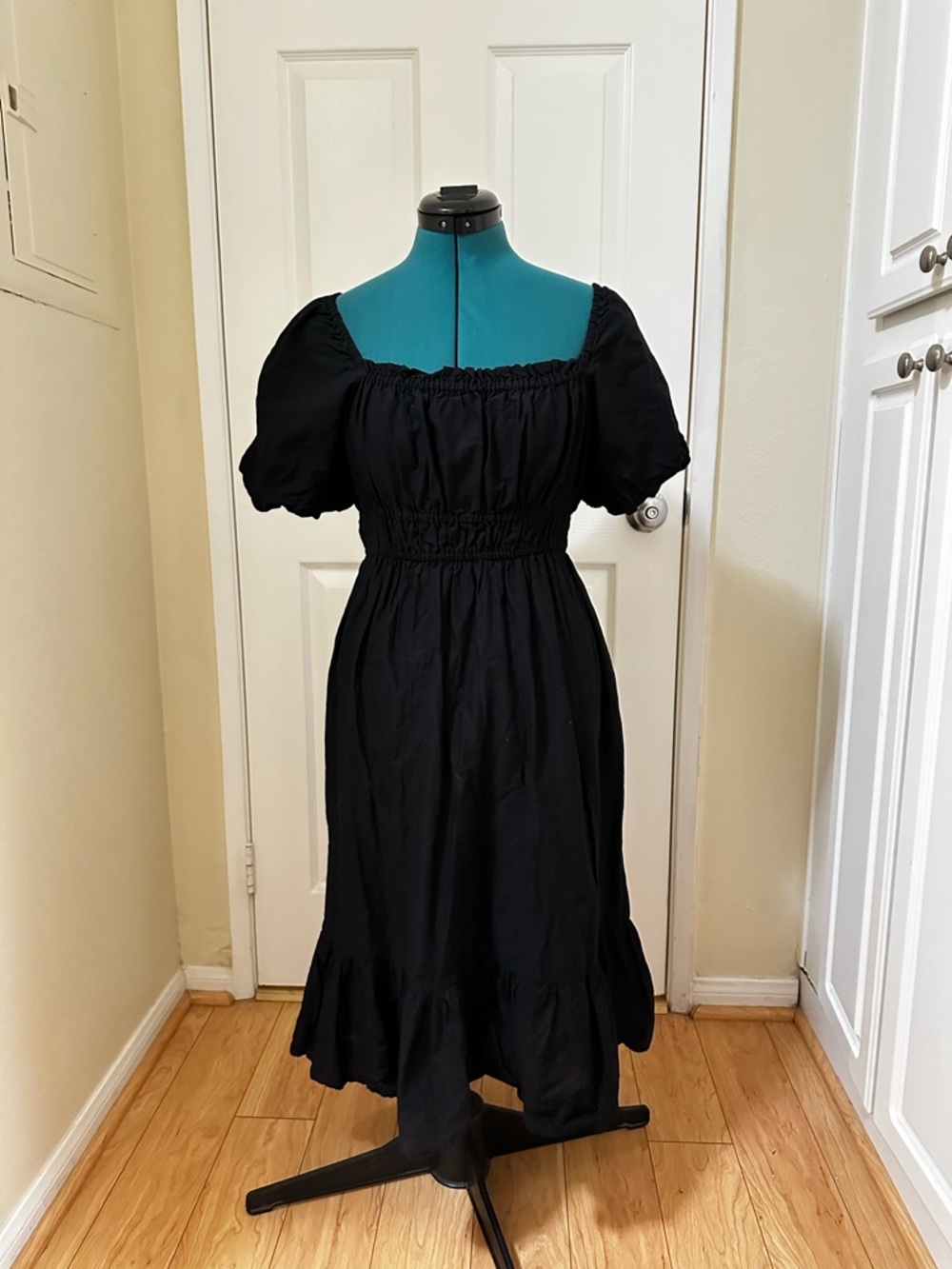 Dizzy Lizzy Sz M Lined Black Puff Sleeve Smocked Cotton Midi Dress w/ Ruffle Hem